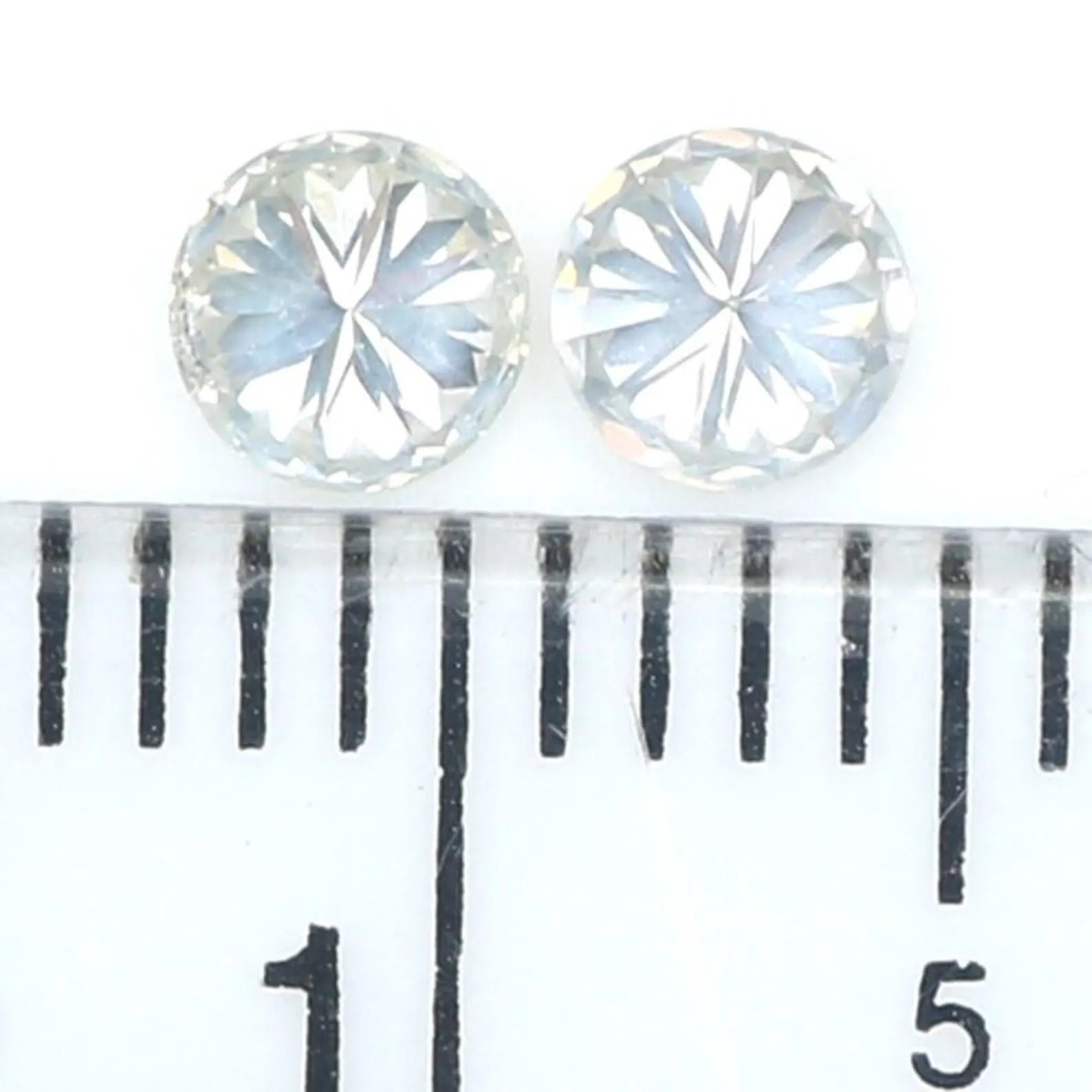 0.37 Ct Natural Loose Round Cut Pair Diamond White - H Color Round Diamond 3.60 MM Natural White Color Round Brilliant Cut Diamond QN1870