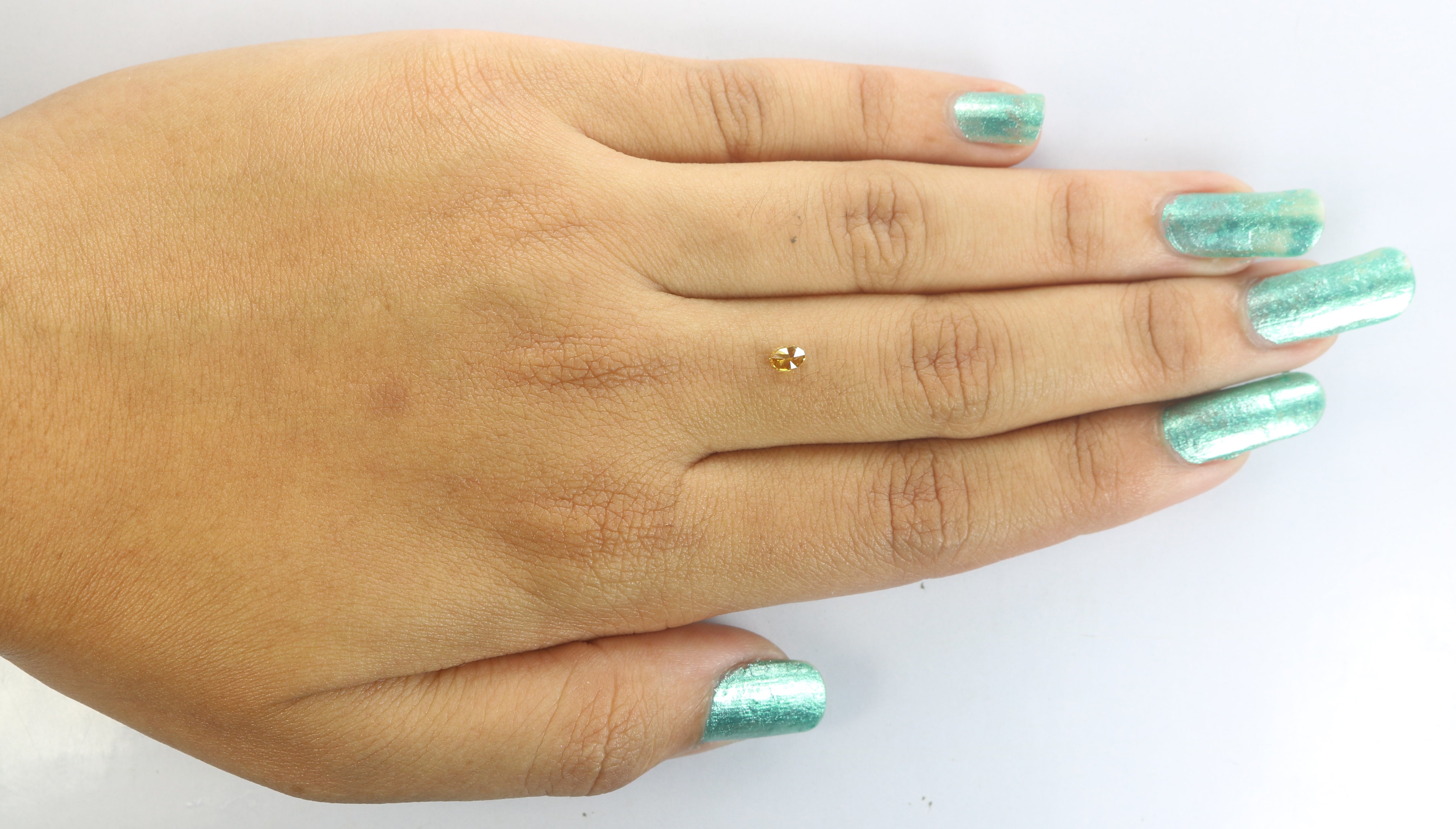 0.16 Ct Natural Loose Diamond Oval Yellow Color VS Clarity 4.05 MM L8627